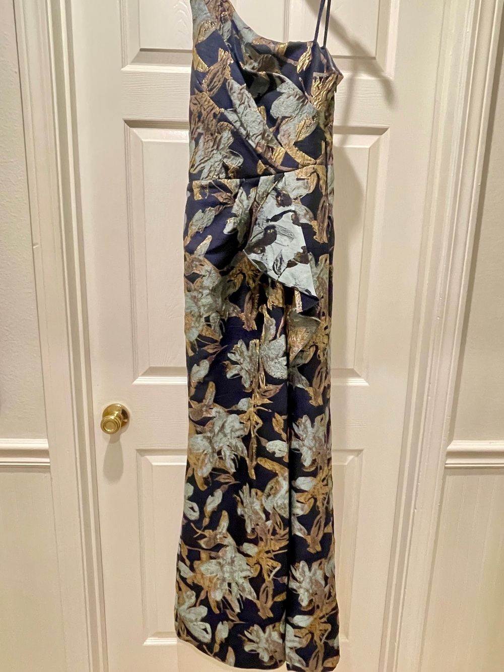 Adrianna Papell Gown- like new. Size 4.